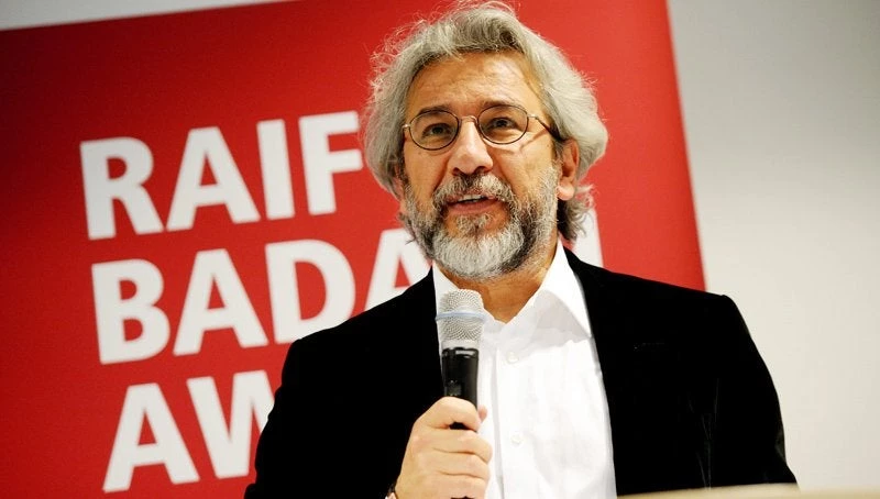 Σε παραλήρημα ο Ερντογάν: Κατηγορεί τον Τζαν Ντουντάρ της Cumhuriyet για κατασκοπεία